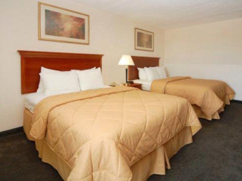 Baymont Inn & Suites Clearwater Exteriör bild